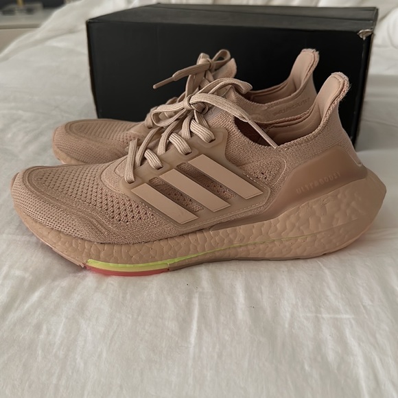 Adidas women's ultraboost 21 US6.5 - Picture 4 of 10